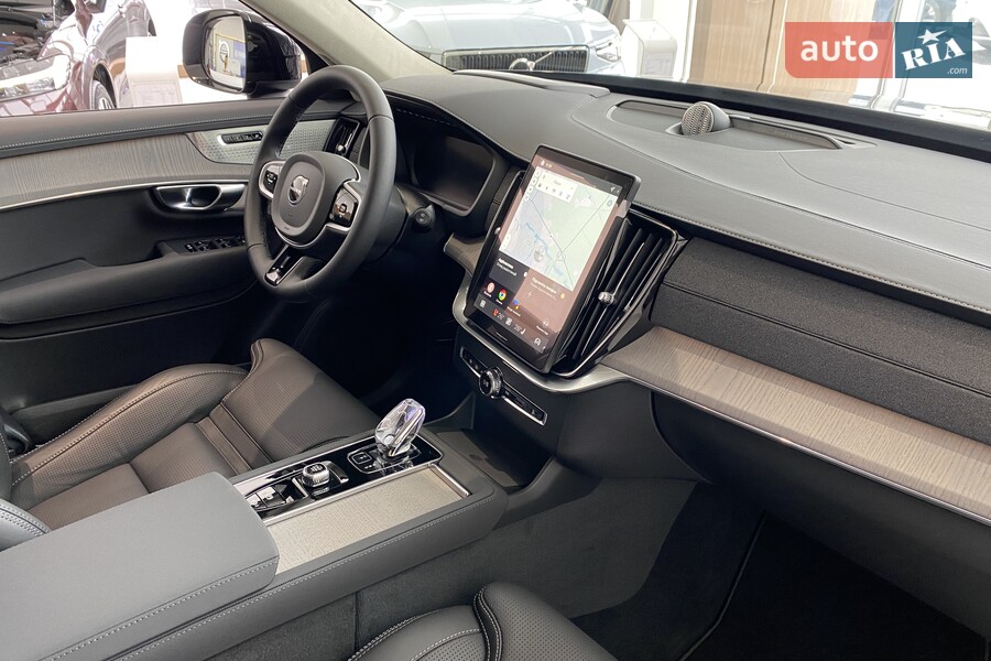 Volvo XC90 - фото 24