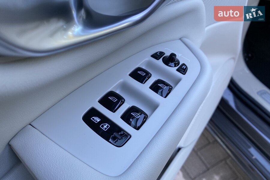 Volvo XC90 - фото 15