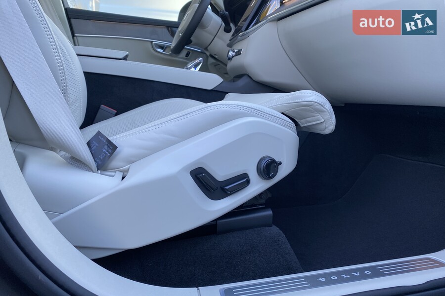 Volvo XC90 - фото 14