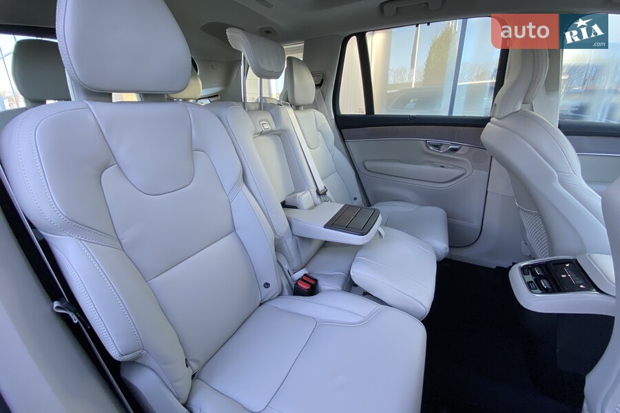 Volvo XC90 - фото 17