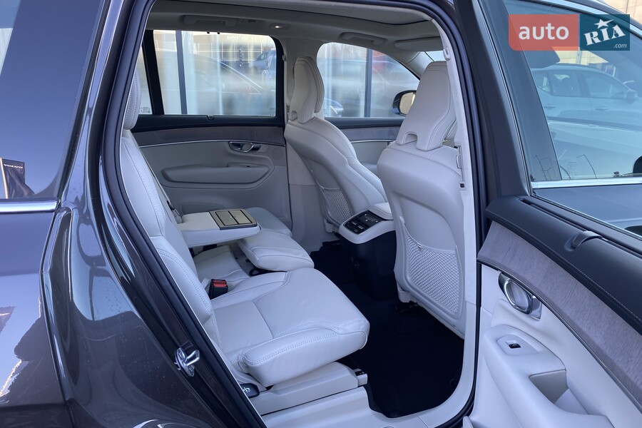Volvo XC90 - фото 16