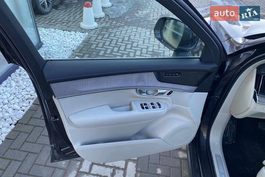 Volvo XC90 - фото 19