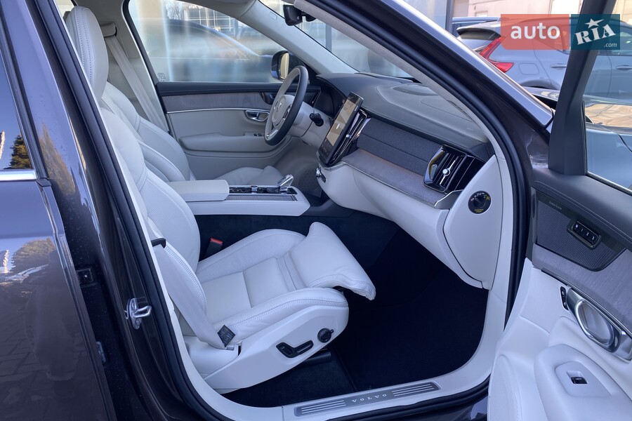 Volvo XC90 - фото 23