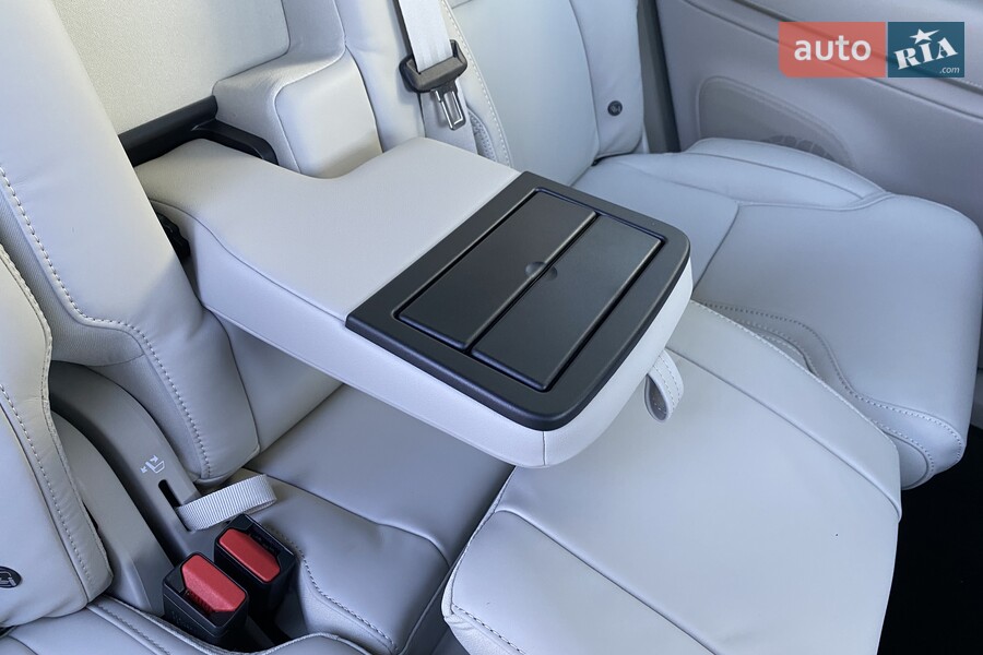 Volvo XC90 - фото 27