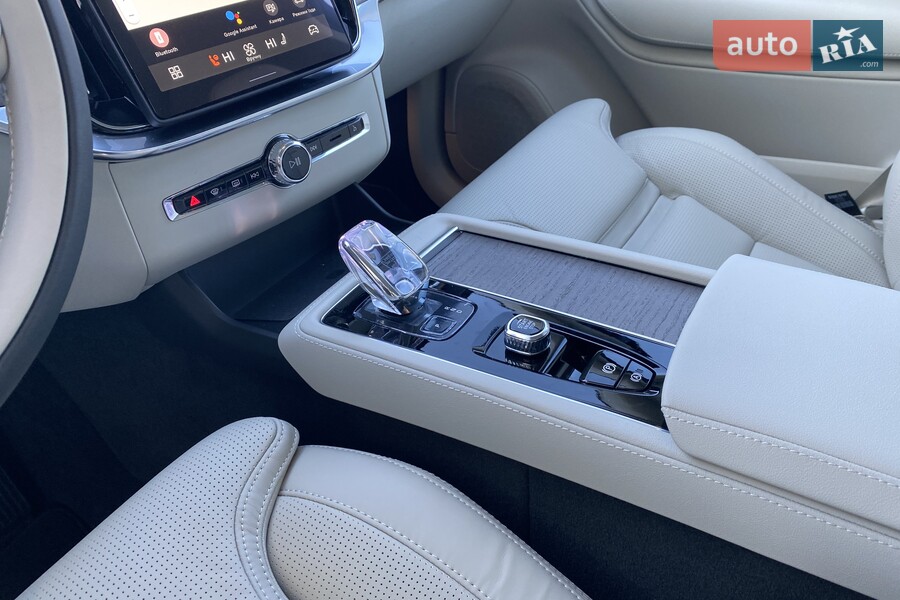 Volvo XC90 - фото 24