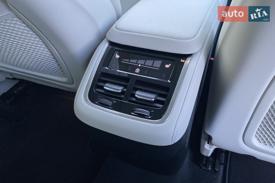 Volvo XC90 - фото 28