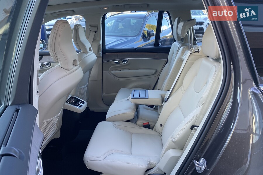 Volvo XC90 - фото 30
