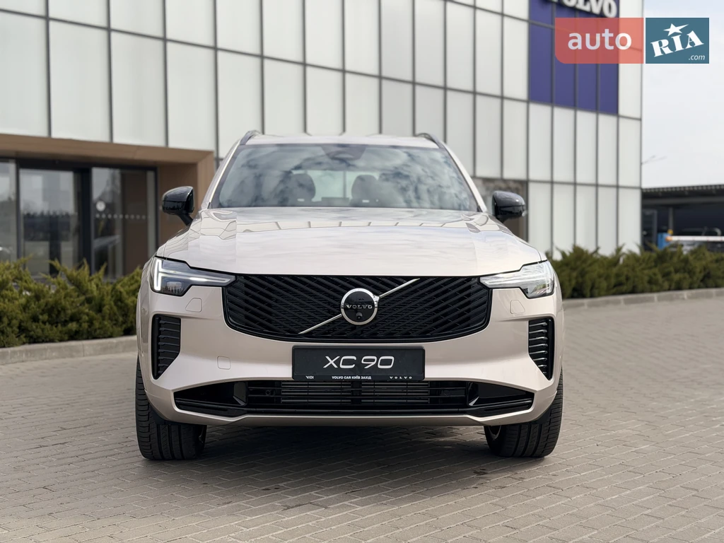 Volvo XC90 Plus Dark