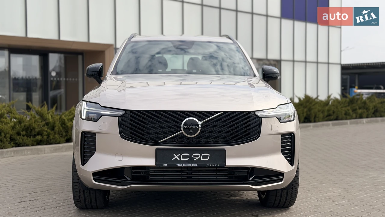 Volvo XC90 Plus Dark