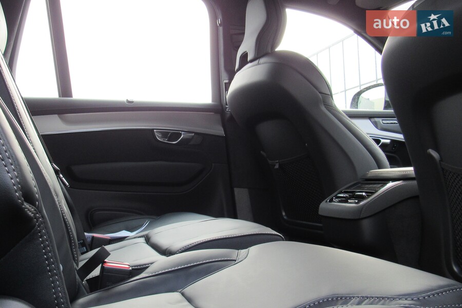 Volvo XC90 - фото 15