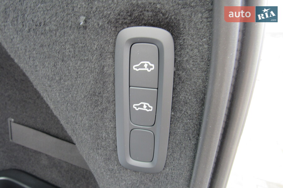 Volvo XC90 - фото 16