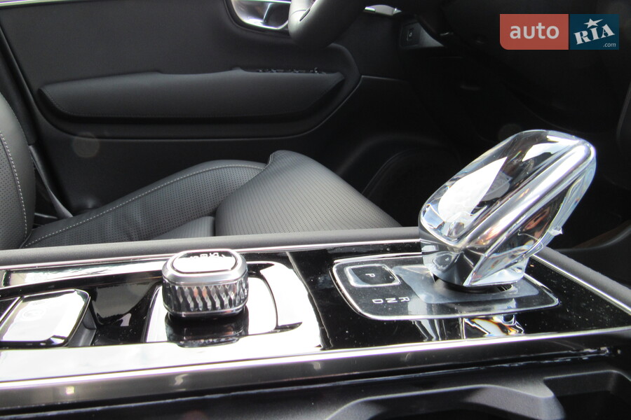 Volvo XC90 - фото 18