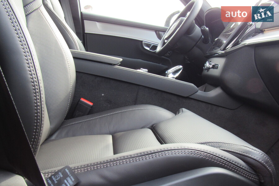 Volvo XC90 - фото 17