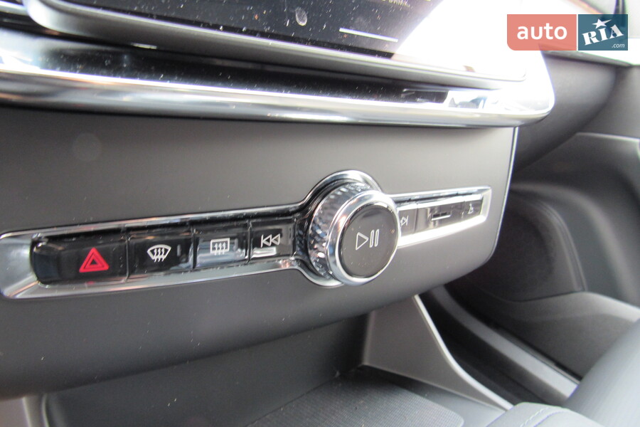 Volvo XC90 - фото 24