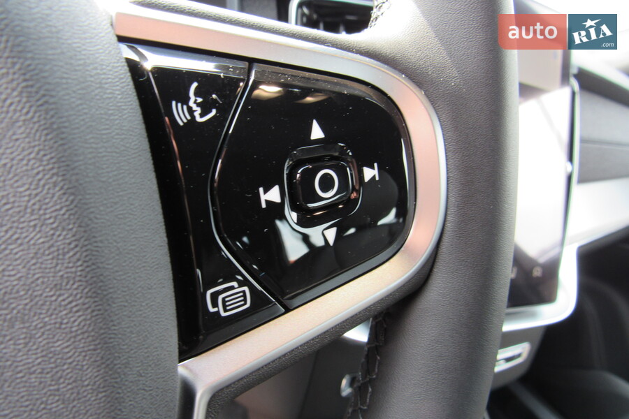 Volvo XC90 - фото 25