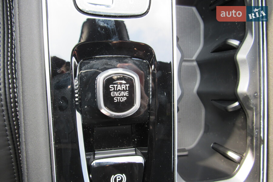 Volvo XC90 - фото 27