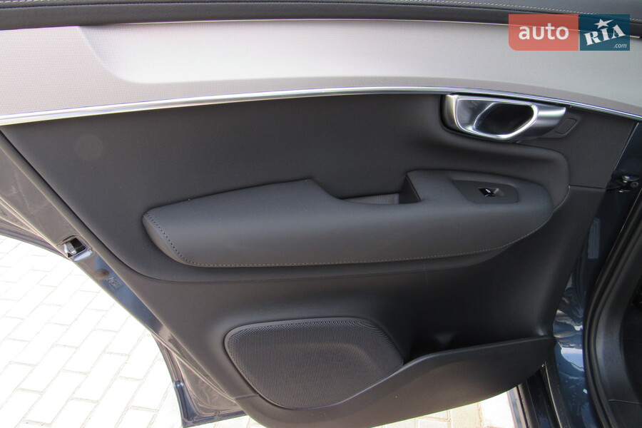 Volvo XC90 - фото 30