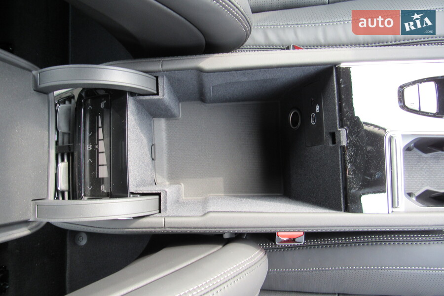 Volvo XC90 - фото 32