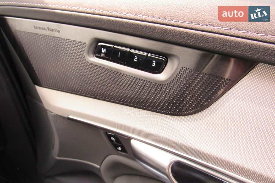 Volvo XC90 - фото 31