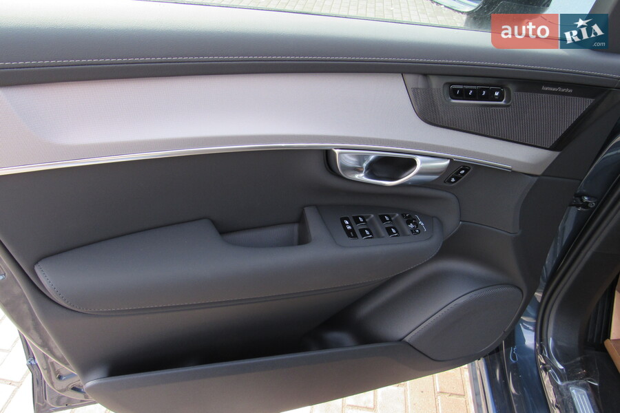Volvo XC90 - фото 35