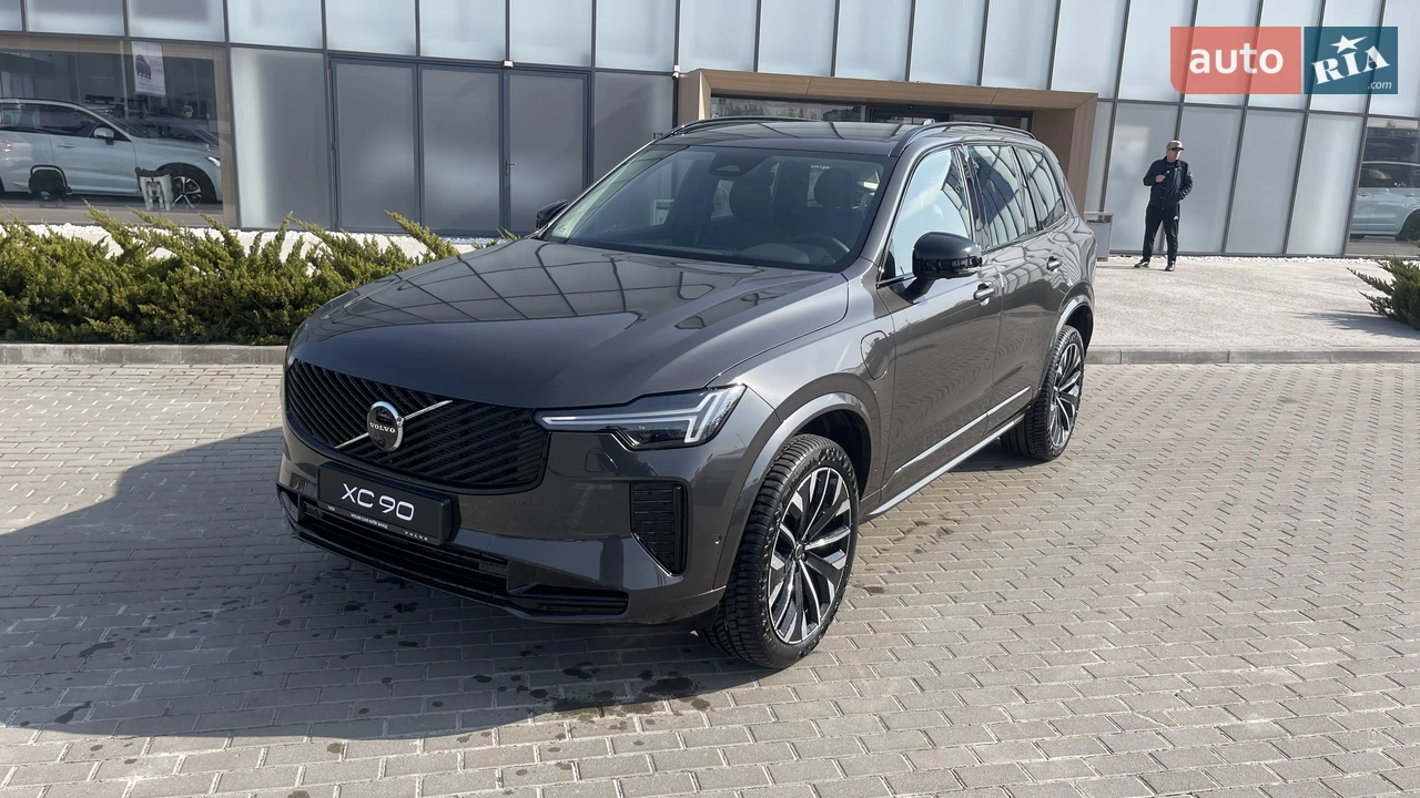 Volvo XC90 Plus Dark