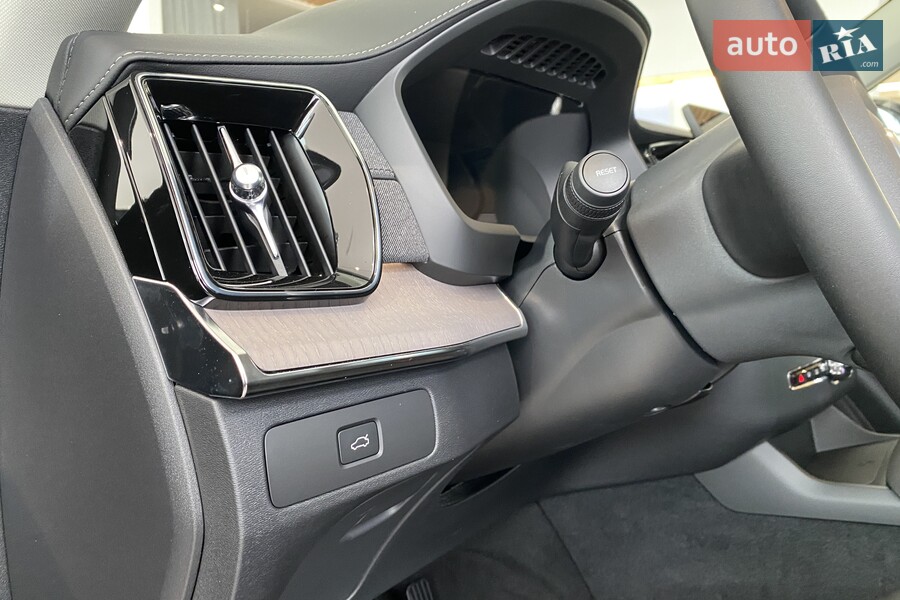 Volvo XC90 - фото 17