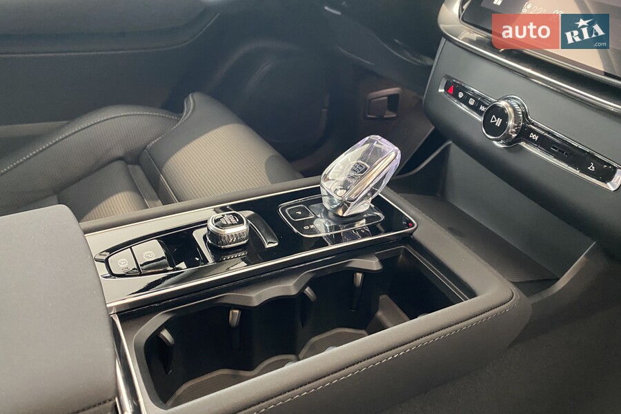 Volvo XC90 - фото 14