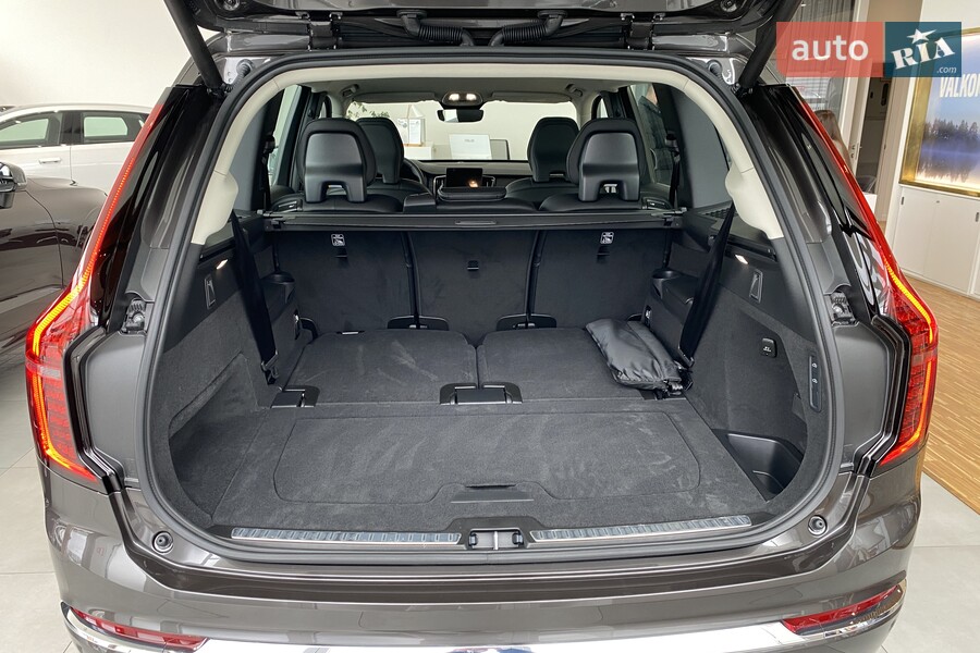 Volvo XC90 - фото 12