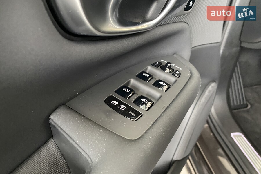 Volvo XC90 - фото 21