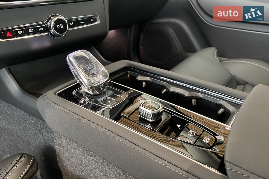 Volvo XC90 - фото 22