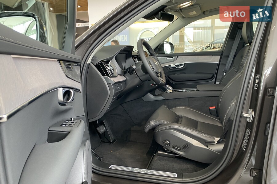 Volvo XC90 - фото 26
