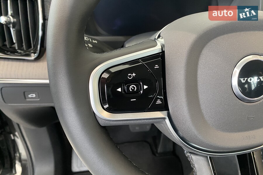 Volvo XC90 - фото 27