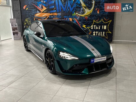 Xiaomi SU7 Ultra 2025