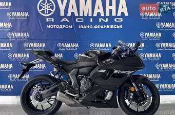 Yamaha R7