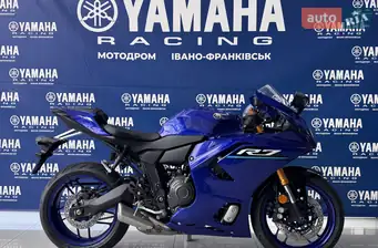 Yamaha R7