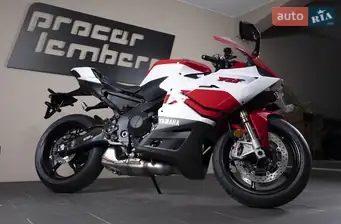 Yamaha R9