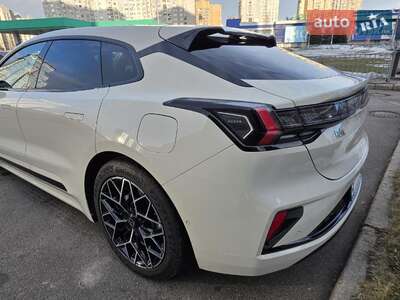 Новий Zeekr 001 2025 - фото 5