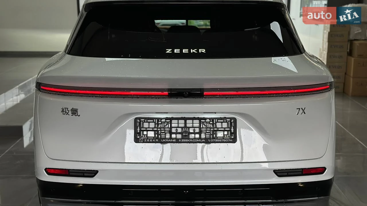 Zeekr-8