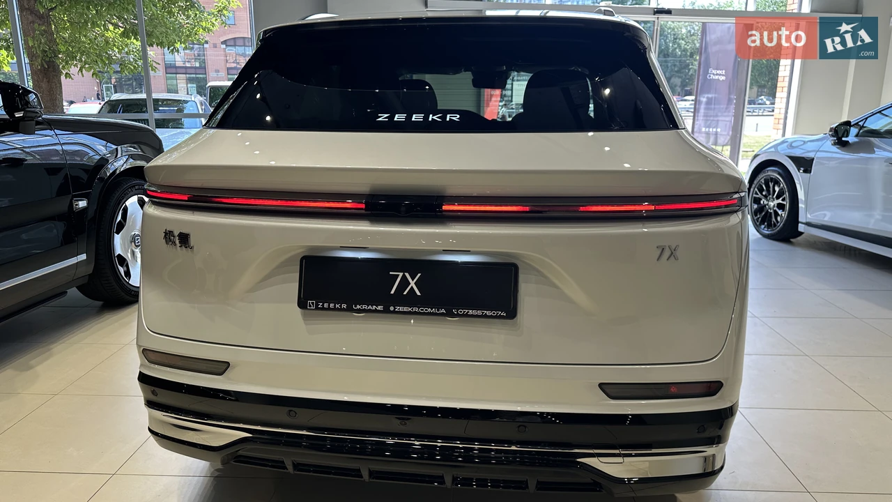 Zeekr-5