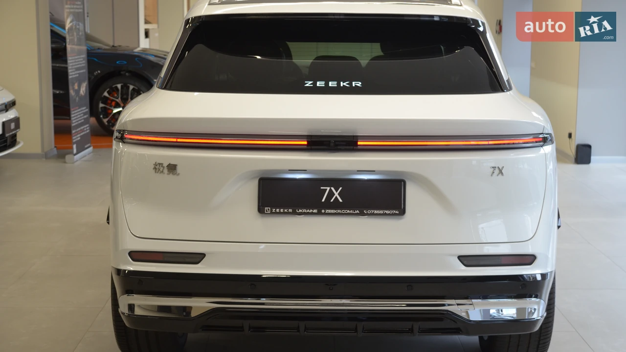 Zeekr-8