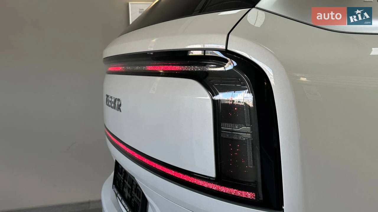 Zeekr-8