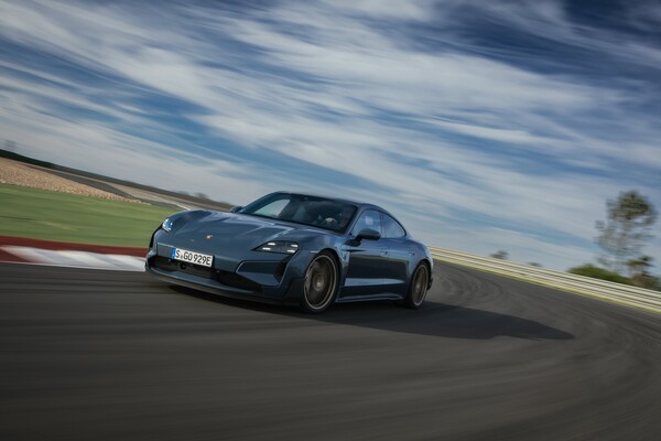 Porsche Taycan 2025 