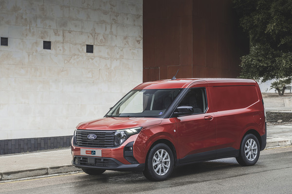 Ford Transit Courier 2025 