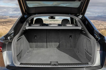 Новий Audi Q8 Sportback e-tron інтер’єр Фото 3