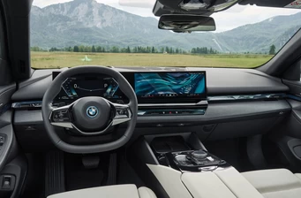 Новий BMW 5 Series інтер’єр 