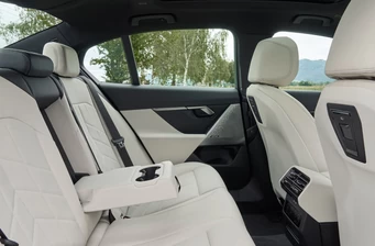 Новий BMW 5 Series інтер’єр Фото 3