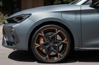 Новий Cupra Leon екстер’єр 