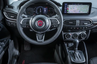 Новий Fiat Tipo Cross технології та безпека 