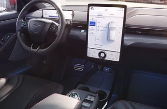 Новий Ford Mustang Mach-E технології та безпека 