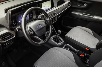Новий Ford Transit Courier інтер’єр 